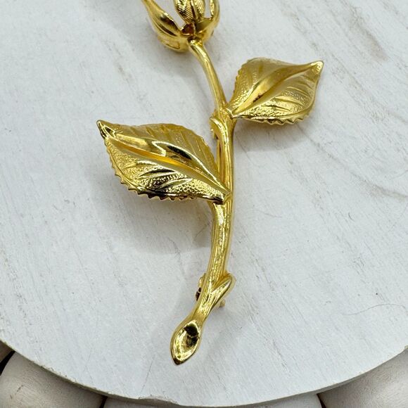 Vintage Gold Tone Single Rose Bud Flower Brooch Pin Opaque Lucite - Picture 4 of 8